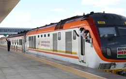 Vay Trung Quốc hơn 5 tỷ USD xây đường sắt dài 480 km, nền kinh tế nghèo bị IMF xếp vào nhóm "rủi ro nợ cao", mỗi năm phải trả nợ Bắc Kinh hơn 1 tỷ USD