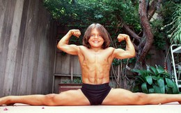 Cậu bé 8 tuổi đã là quái vật thể hình cơ bắp cuồn cuộn, bụng 6 múi sầu riêng, nhìn 20 năm sau mới choáng