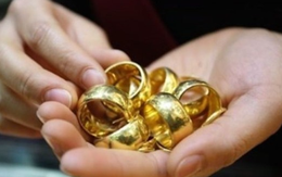 Âm thầm rút sổ tiết kiệm mua vàng lúc 75 triệu/lượng, giờ giá đã hơn 150 triệu nhưng có một vấn đề khiến tôi tràn ngập lo âu