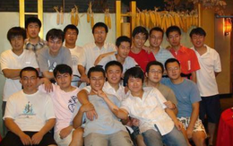 Bỏ về trước để trốn "chia bill" họp lớp, ai ngờ lớp trưởng có hành động khiến tôi cả đời không quên