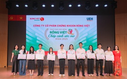 Chứng khoán Rồng Việt trao nửa tỷ đồng học bổng cho sinh viên 12 trường đại học