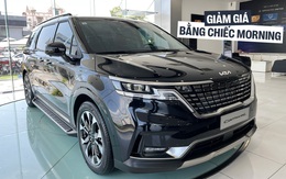 Kia Carnival máy xăng dọn kho giảm giá gần 400 triệu đồng tại đại lý, chạy đều 100km/ngày thì tiền tiết kiệm đủ đổ xăng 6 năm