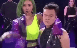 Sự gia trưởng hết cứu của Chủ tịch showbiz