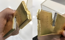 Mang 2 cây vàng đi trả nợ, hôm sau chủ nợ đến tận nhà trả lại: “Vay vàng thật mà trả vàng giả được sao?"