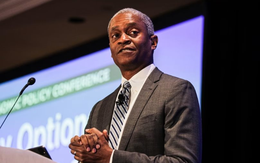 Quan chức ủng hộ không cắt giảm lãi suất bất ngờ tuyên bố rời Fed