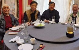 Làm tài xế lương 10 triệu vẫn tự tin đi họp lớp: Chứng kiến 1 cảnh tượng, không ai dám coi thường!