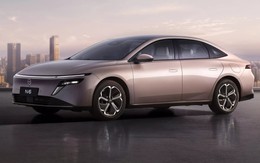 Hãng xe Nhật mở bán mẫu sedan hybrid đối đầu Toyota Camry đẹp long lanh nhưng giá rẻ khó tin – khởi điểm tương đương 400 triệu đồng