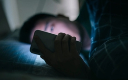 Nghiên cứu 1.300 người tiết lộ sự thật chấn động về thói quen dùng điện thoại trước khi ngủ
