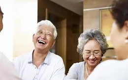 Đi ngủ lúc 10 giờ tối có sai không? Bác sĩ khuyên: Sau 60 tuổi, hãy làm 5 điều này khi ngủ để ngủ ngon, sống thọ