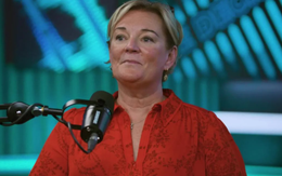 11 tuổi làm 'trụ cột' gia đình, bán hàng rong lẫn rửa bát thuê kiếm sống, người phụ nữ 'không chịu thua số phận' trở thành triệu phú nước hoa nức tiếng