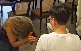 Khách Tây lạy chủ quán Việt Nam vì được ăn món ngon nhất cuộc đời