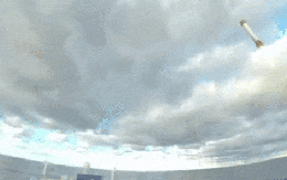 Tiếp sau SpaceX, công ty tên lửa của tỷ phú Jeff Bezos trở thành hãng thứ hai trên thế giới làm được việc này