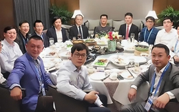 Đi họp lớp, lớp trưởng sốc khi bạn cũ bỏ về vì bao thuốc lá hơn 900 tỷ đồng