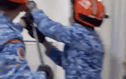 Bé gái đi học về nói phòng tắm có "mảnh vải hoa", mẹ về nhà kiểm tra thì giật mình, lập tức gọi cứu hộ