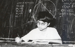 Bức ảnh đen trắng tưởng bình thường nhưng hé lộ cậu bé 15 tuổi từng khiến cả Việt Nam ngỡ ngàng, U60 giới học thuật vẫn nể khi nhắc tên