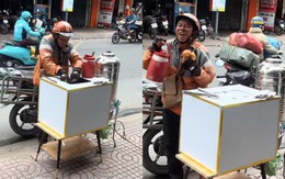 Xúc động clip shipper dù đói vẫn không tham bánh mỳ 0 đồng, để phần người sau