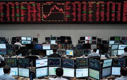 Chứng khoán giảm mạnh do áp lực chốt lời