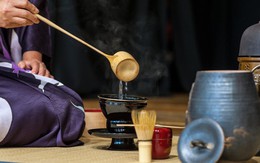 Tại sao người Nhật uống trà bằng chén không quai?