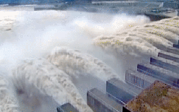 Kỳ tích chưa từng có: Quốc gia tỷ dân chặn đứng sông dữ trong 24 giờ, xây 2 đập thủy điện công suất khủng