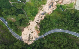 Cận cảnh đáng sợ khi đèo Mimosa bị sạt lở "cắt" đứt đôi