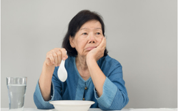 60 tuổi, tôi tiết kiệm nửa đời, nghỉ hưu bán nhà về ở cùng con trai tôi mới tỉnh: Cái giá quá đắt