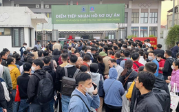 Người dân xếp hàng xuyên đêm mua nhà ở xã hội, chuyên gia hiến kế số hoá ngay