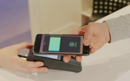 Lại có thủ đoạn lừa đảo mới cực tinh vi nhắm vào người dùng chức năng chạm để thanh toán trên điện thoại: vài giây thôi đã mất tiền