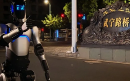 Robot hình người lập kỷ lục đi bộ hơn 106 km