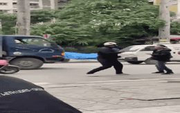 Người đàn ông đá gục đối phương trên phố Hà Nội: Đoạn clip "gây bão" MXH