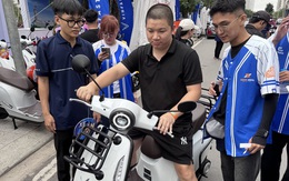 Doanh số xe máy điện tăng chóng mặt