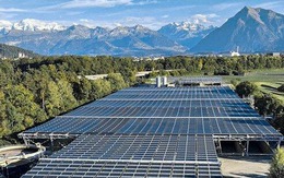 Sáng chế gây bất ngờ giới công nghệ: Mái nhà pin năng lượng mặt trời trải rộng 23.000 m2, dễ dàng gập gọn tránh mưa bão, trở thành kỷ lục thế giới mới
