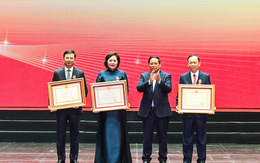 Thống đốc NHNN Nguyễn Thị Hồng, Phó Thống đốc Phạm Thanh Hà được trao tặng huân chương lao động hạng Nhất