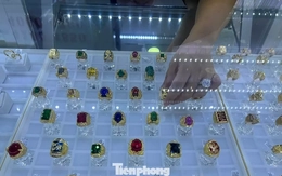 Loạt tiệm vàng ở TPHCM bị 'sờ gáy'