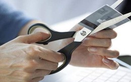 Một ngân hàng giảm mạnh phí hủy thẻ