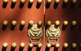 Vì sao cổng chính của Tử Cấm Thành có đúng 81 chiếc đinh mạ vàng?