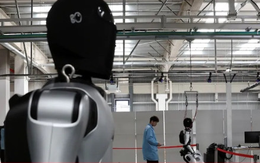 Công nghệ 29/11: Trung Quốc dùng robot hình người hỗ trợ thủ tục xuất nhập cảnh