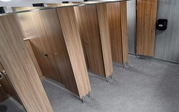 Công ty ‘canh’ toilet, nhân viên đi vệ sinh quá 15 phút bị phạt 1,7 triệu đồng
