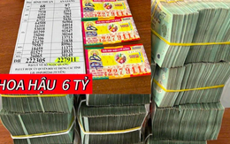 Mua 3 tờ vé trúng độc, người phụ nữ 50 tuổi vác balo đến nhận tiền tỷ, người thân đi cùng rất đông