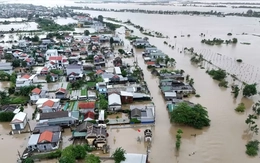 Mưa xối xả trở lại, lũ lên báo động 3 ở Huế - Đà Nẵng