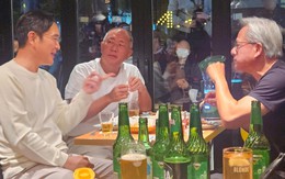 Cửa hàng gà Hàn Quốc “vỡ trận” sau bữa ăn của các tỷ phú