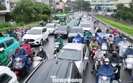 Ngày đầu cấm xe để sửa chữa cầu Long Biên: Ùn tắc kéo dài khắp cửa ngõ Hà Nội