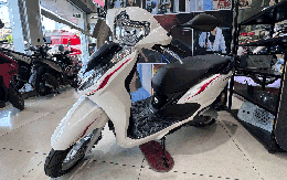 Xe máy Honda bị đẩy giá cao chót vót