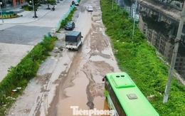 Bắt đầu sửa chữa tuyến đường 'đau khổ' giữa trung tâm Hà Nội