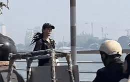 HOT: Bắt gặp Suzy và Kim Seon Ho quay phim ở Hồ Tây, nhan sắc ngoài đời mới là điều gây sốc