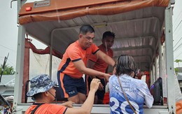 Philippines sơ tán hàng chục ngàn người để tránh bão