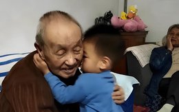 Bài văn "Ông tôi" của cậu bé lớp 2 giành giải Nhì toàn quốc, chỉ 26 chữ nhưng khiến ai cũng rơi lệ