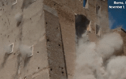 Tháp cổ ở Rome bị sập, đè chết công nhân