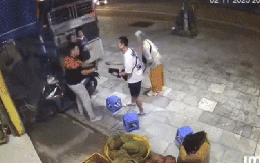 Khách Hàn Quốc cố dúi 13 triệu đồng vào tay người đàn ông Việt: Tiết lộ câu chuyện phía sau