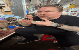 Khách Tây thử món nhiều người Việt cũng chưa chắc dám ăn, nhận xét: "Ở Mỹ tôi không thể tìm thấy nó!"