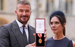 Ảnh nét căng: David Beckham chính thức nhận phong tước Hiệp sĩ, bật khóc vì tự hào còn con cả bất hiếu vẫn vắng mặt